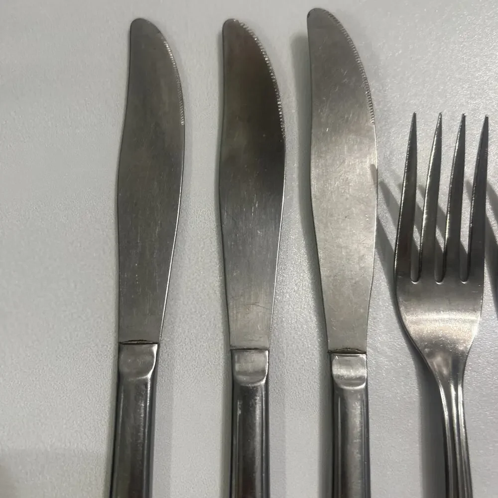 Vtg Superior International Chapel Hill Set of 5 - Dinner Knives & 2 Dinner Forks